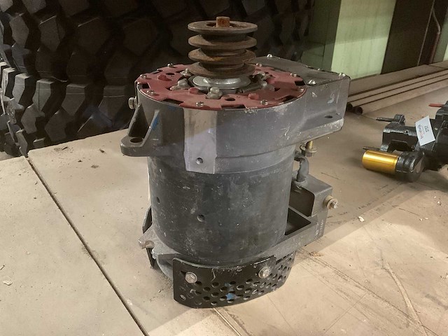 C.e.niehoff & co dual volt 14v & 28v generator - afbeelding 1 van  4