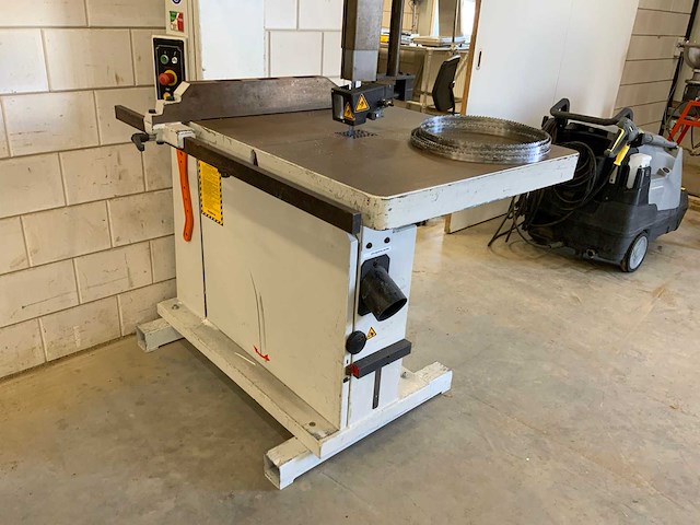 Centauro co 700 verticale lintzaagmachine - afbeelding 9 van  11