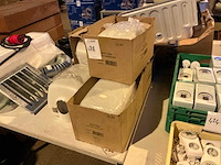 Centerfeed midi pearl white papierdispenser (4x) - afbeelding 1 van  3