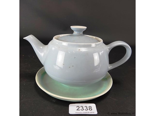 Ceramique maastricht theepot op schotel - afbeelding 1 van  5