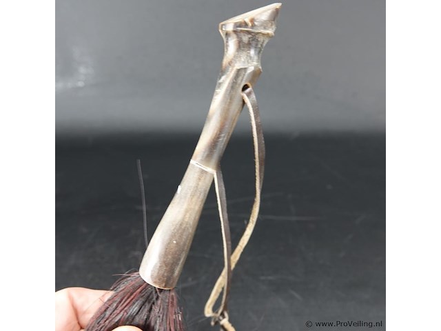 Ceremoniële afrikaanse vliegenmepper - afbeelding 3 van  5