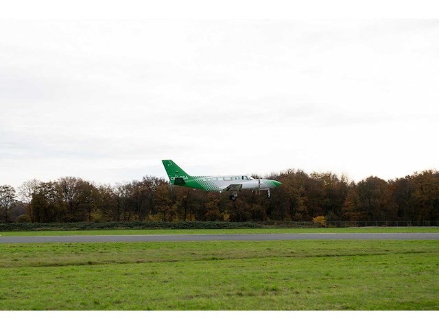Cessna 404 titan courier ‘long endurance’ (survey) aircraft - afbeelding 17 van  66