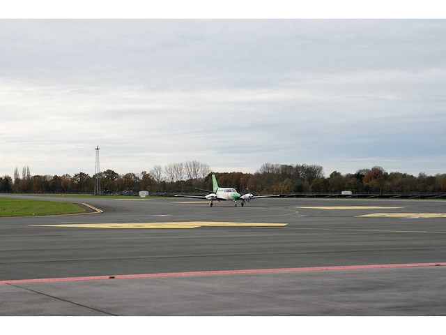 Cessna 404 titan courier ‘long endurance’ (survey) aircraft - afbeelding 19 van  66