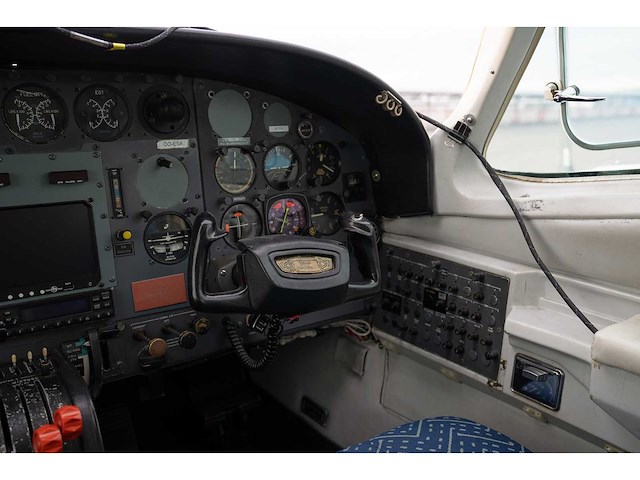 Cessna 404 titan courier ‘long endurance’ (survey) aircraft - afbeelding 24 van  66