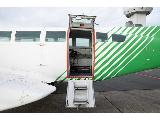Cessna 404 titan courier ‘long endurance’ (survey) aircraft - afbeelding 26 van  66