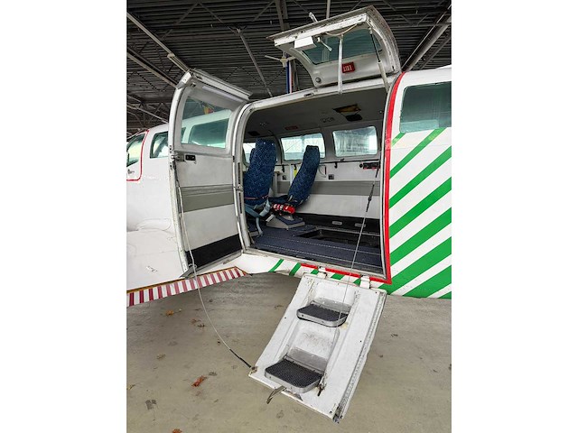 Cessna 404 titan courier ‘long endurance’ (survey) aircraft - afbeelding 27 van  66