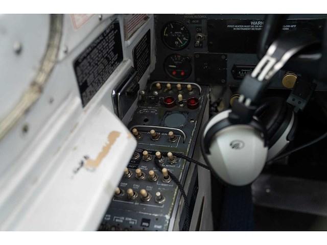 Cessna 404 titan courier ‘long endurance’ (survey) aircraft - afbeelding 29 van  66