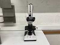 Ceti topic-t trinoculaire stereo microscoop met ikegami icd-47e camera en crt-monitor - afbeelding 3 van  9