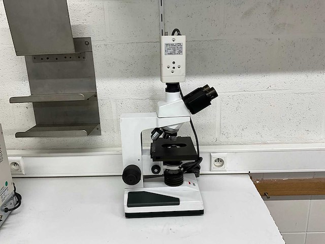 Ceti topic-t trinoculaire stereo microscoop met ikegami icd-47e camera en crt-monitor - afbeelding 6 van  9