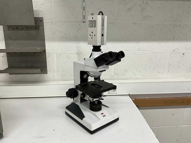 Ceti topic-t trinoculaire stereo microscoop met ikegami icd-47e camera en crt-monitor - afbeelding 1 van  9
