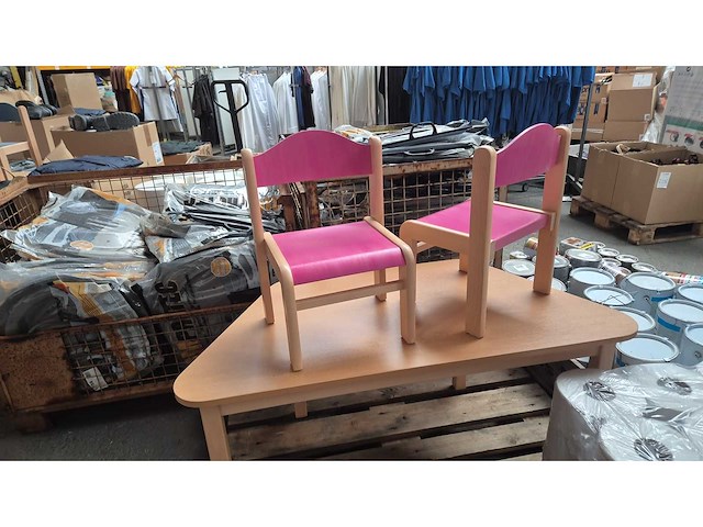 Chair bambi - roze - stapelbaar peuterstoeltjes - kinderstoeltje - afbeelding 1 van  2