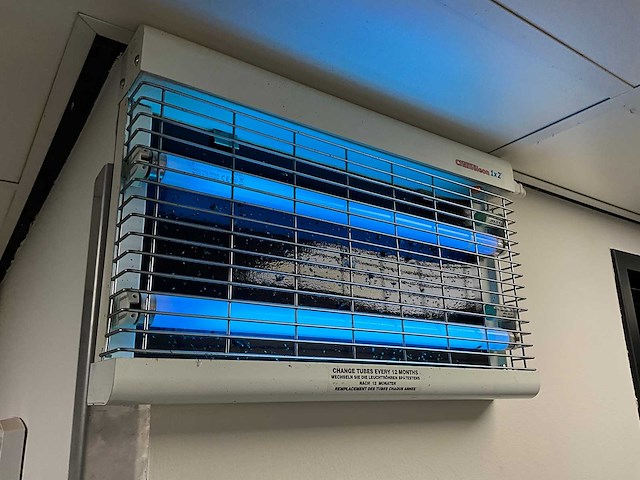 Chameleon - insectenlamp - afbeelding 1 van  2