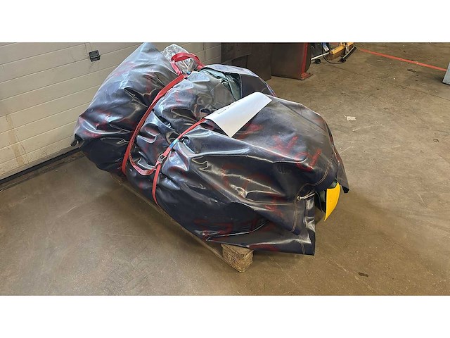 Champagnefles opblaasbaar - afbeelding 4 van  5