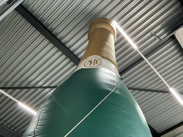 Champagnefles xxl 850cm opblaasbaar - afbeelding 9 van  12