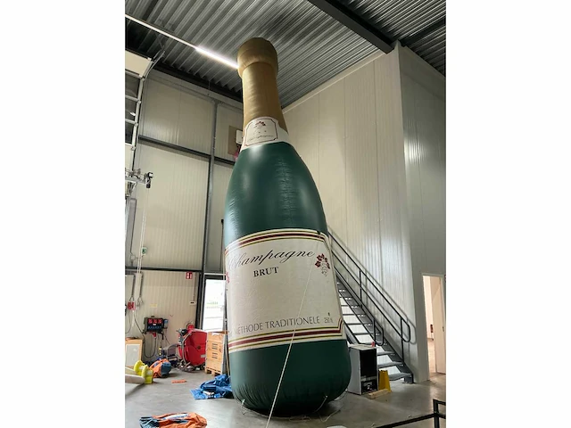 Champagnefles xxl 850cm opblaasbaar - afbeelding 1 van  12