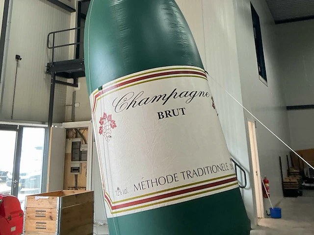 Champagnefles xxl 850cm opblaasbaar - afbeelding 7 van  12