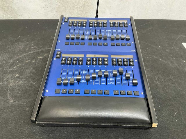Chamsys magicq lichtmengtafel - afbeelding 2 van  4
