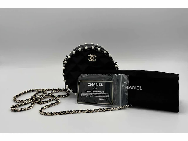 Chanel - round lambskin bag with pearls - handtas - op echtheid geconroleerd - designer - afbeelding 1 van  11