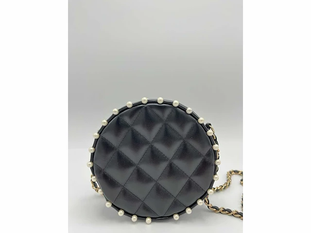 Chanel - round lambskin bag with pearls - handtas - op echtheid geconroleerd - designer - afbeelding 8 van  11