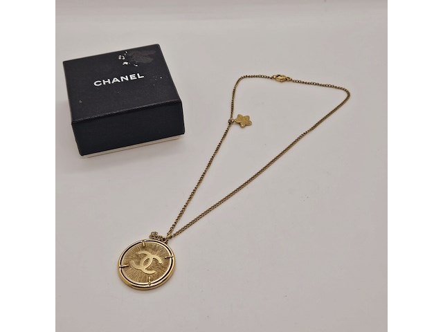 Chanel cc collier 24kt goldplated sunburst medallion pendant - afbeelding 2 van  7