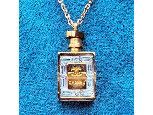 Chanel goldplated 'cc monogram' collier - inclusief doos - afbeelding 1 van  6