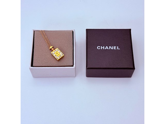 Chanel goldplated 'cc monogram' collier - inclusief doos - afbeelding 3 van  6