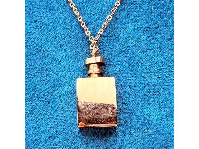 Chanel goldplated 'cc monogram' collier - inclusief doos - afbeelding 4 van  6