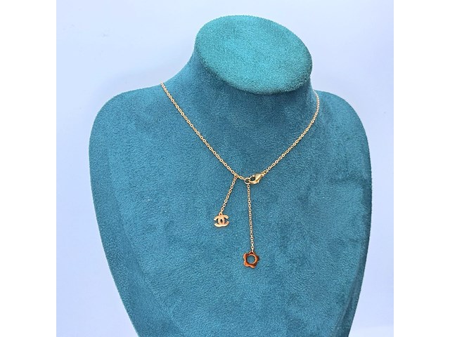 Chanel goldplated 'cc monogram' collier - inclusief doos - afbeelding 5 van  6