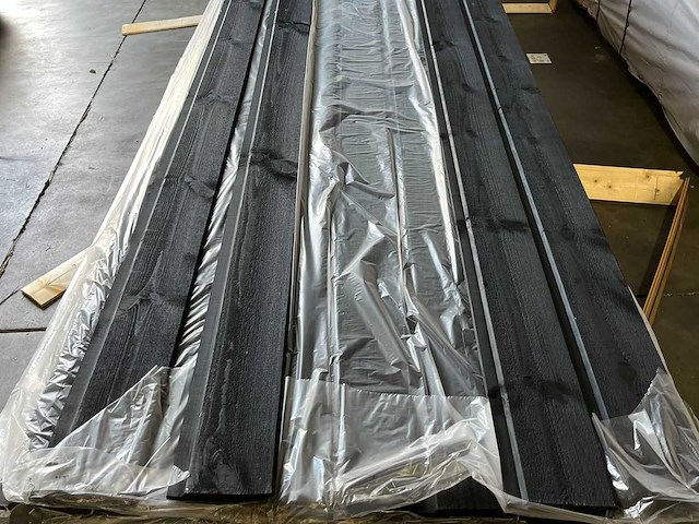Channelsiding zwart gecoat 4800x140x18mm (38x) - afbeelding 1 van  3