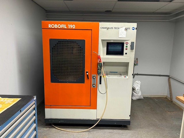 Charmilles - robofil 190 - draadvonk- en erodeermachine - afbeelding 9 van  16