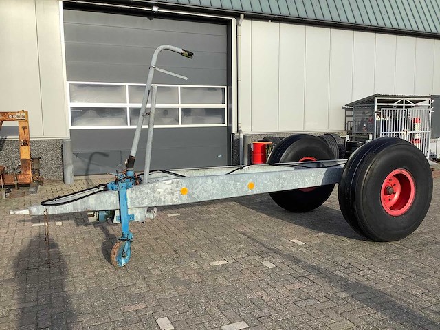 Chassis onderstel met vacuumpomp - afbeelding 1 van  7