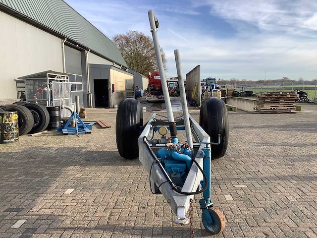 Chassis onderstel met vacuumpomp - afbeelding 3 van  7