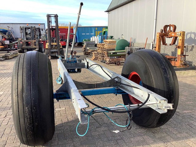 Chassis onderstel met vacuumpomp - afbeelding 4 van  7