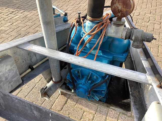 Chassis onderstel met vacuumpomp - afbeelding 7 van  7