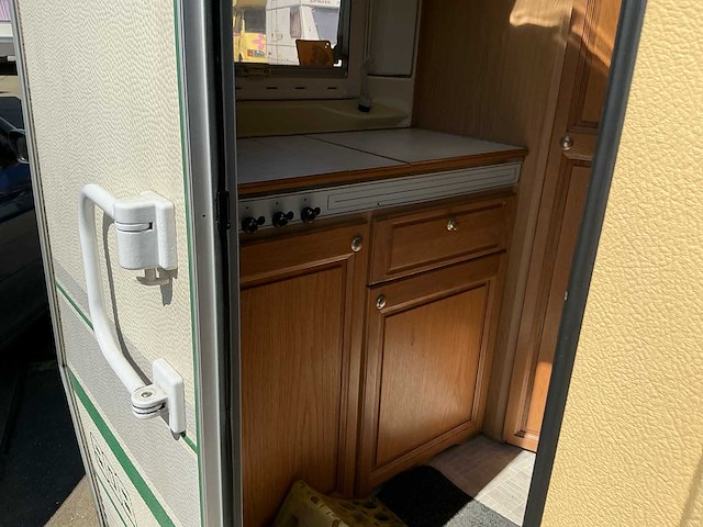 Chateau cantara 2000 - 380 caravan - afbeelding 2 van  16