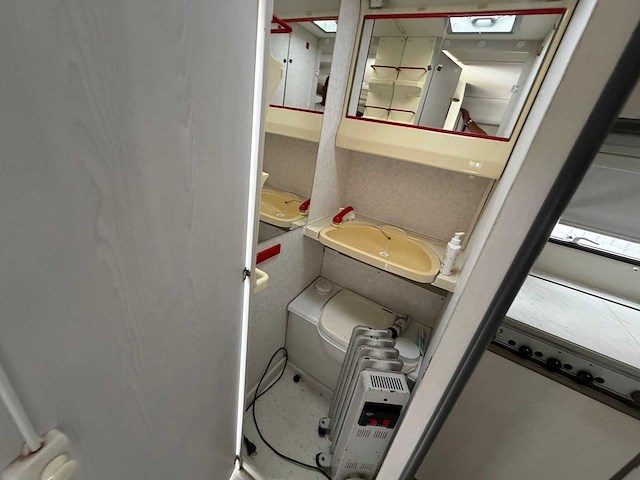Chateau chiara trophee 380 caravan - afbeelding 7 van  18