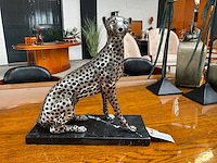 Cheetah sitting statue - afbeelding 1 van  4