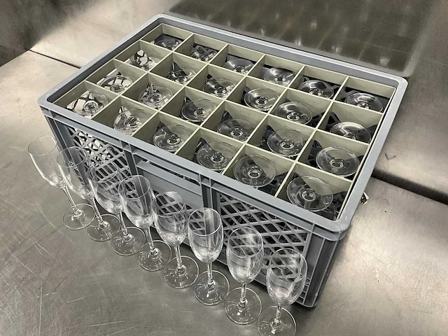 Chef & sommelier - cabernet tulip - glazenkrat met 24 champagneglazen (10x) - afbeelding 3 van  11