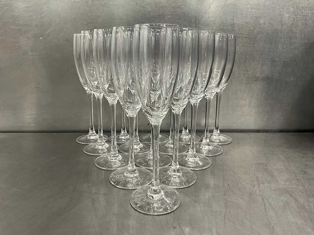 Chef & sommelier - cabernet tulip - glazenkrat met 24 champagneglazen (2x) - afbeelding 3 van  11