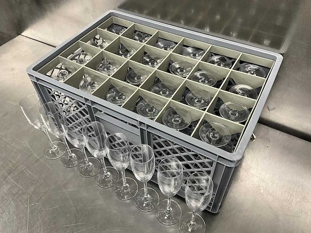 Chef & sommelier - cabernet tulip - glazenkrat met 24 champagneglazen (2x) - afbeelding 3 van  11