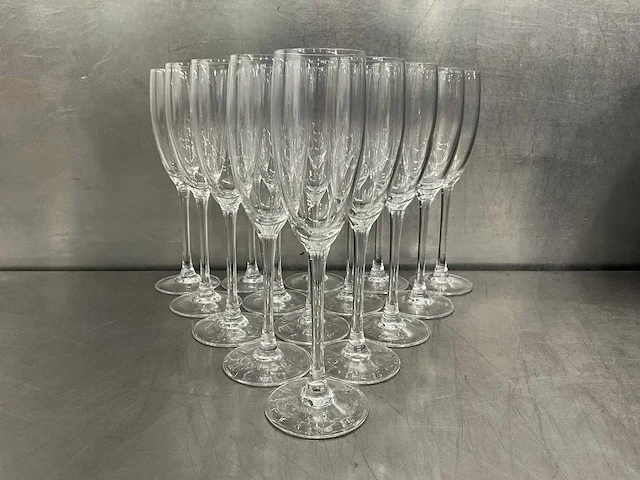 Chef & sommelier - cabernet tulip - glazenkrat met 24 champagneglazen (5x) - afbeelding 5 van  11