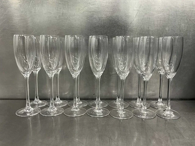 Chef & sommelier - cabernet tulip - glazenkrat met 24 champagneglazen (5x) - afbeelding 10 van  11