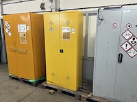 Chemi kast (met inhoud) - afbeelding 1 van  7