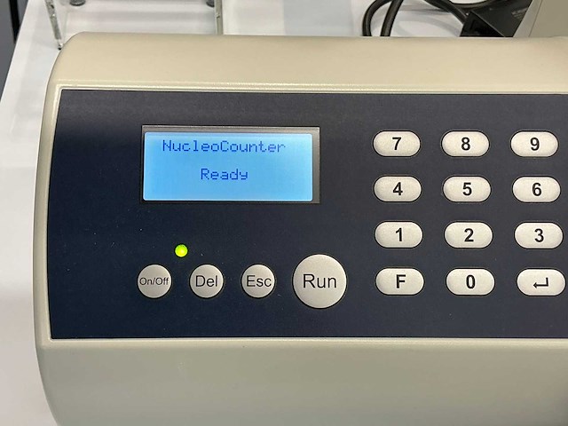 Chemometec nucleocounter geautomatiseerde celteller met printer - afbeelding 2 van  8