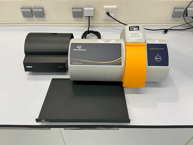 Chemometec nucleocounter nc-200 geautomatiseerde celteller met laptopstandaard - afbeelding 1 van  7