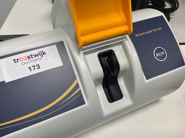 Chemometec nucleocounter nc-200 geautomatiseerde celteller - afbeelding 2 van  3