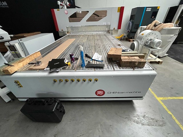 Chencan - 2023 - 2131ac4 - cnc-freesmachine - afbeelding 1 van  2