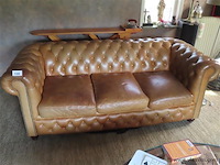 Chesterfield zetel d 90cm h 77cm b 205cm - afbeelding 1 van  9