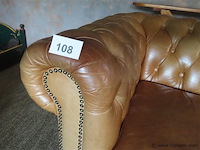 Chesterfield zetel d 90cm h 77cm b 205cm - afbeelding 6 van  9