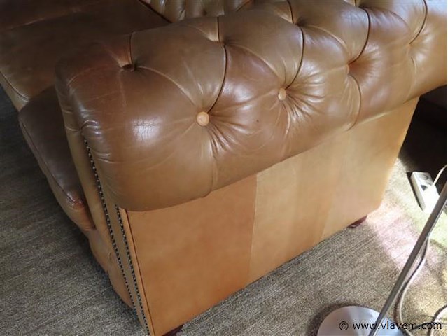 Chesterfield zetel d 90cm h 77cm b 205cm - afbeelding 7 van  9